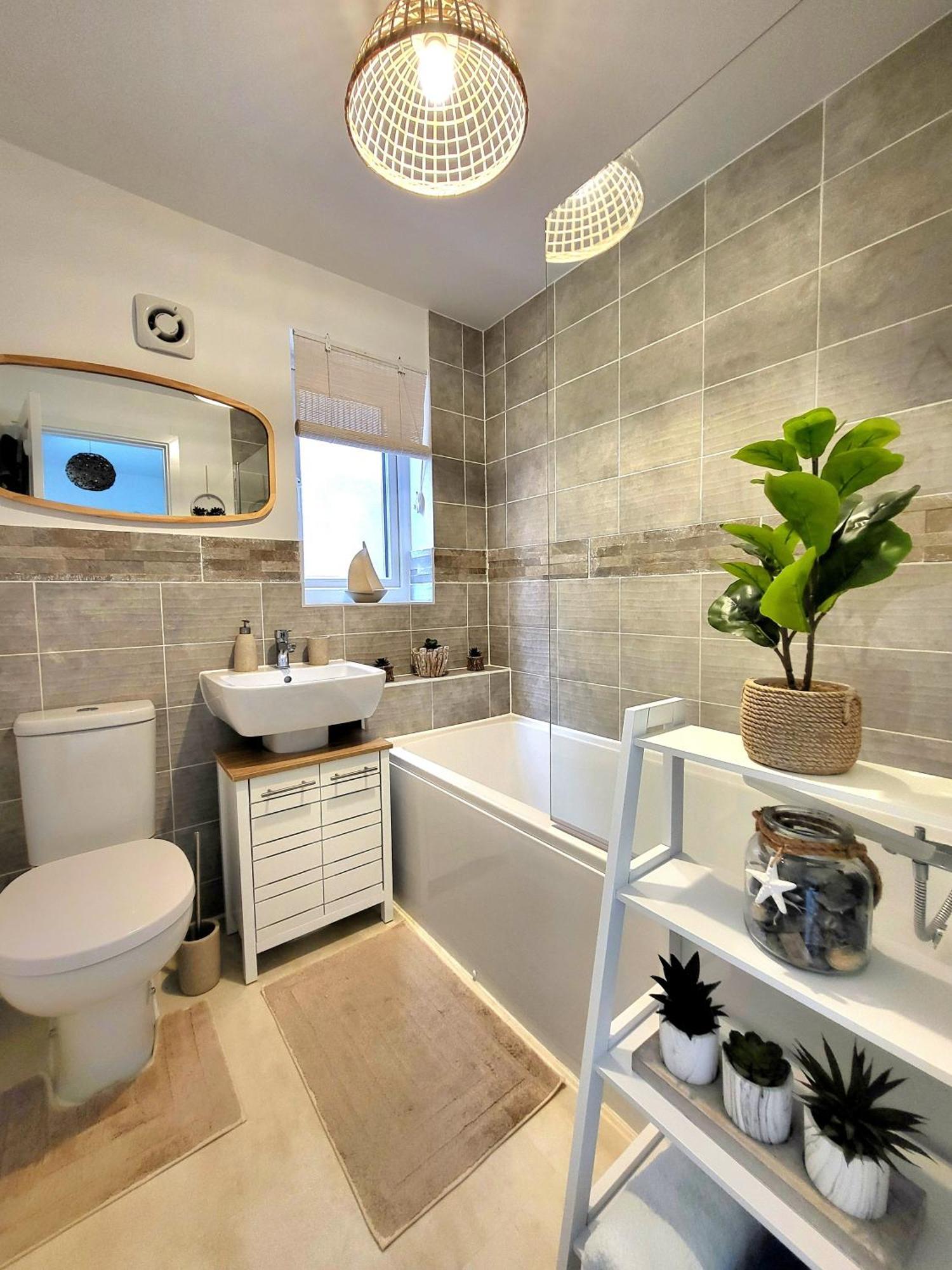 Seaside Beach Themed Home With Garden And Driveway ลิธึม เซนต์ แอนน์ส ภายนอก รูปภาพ