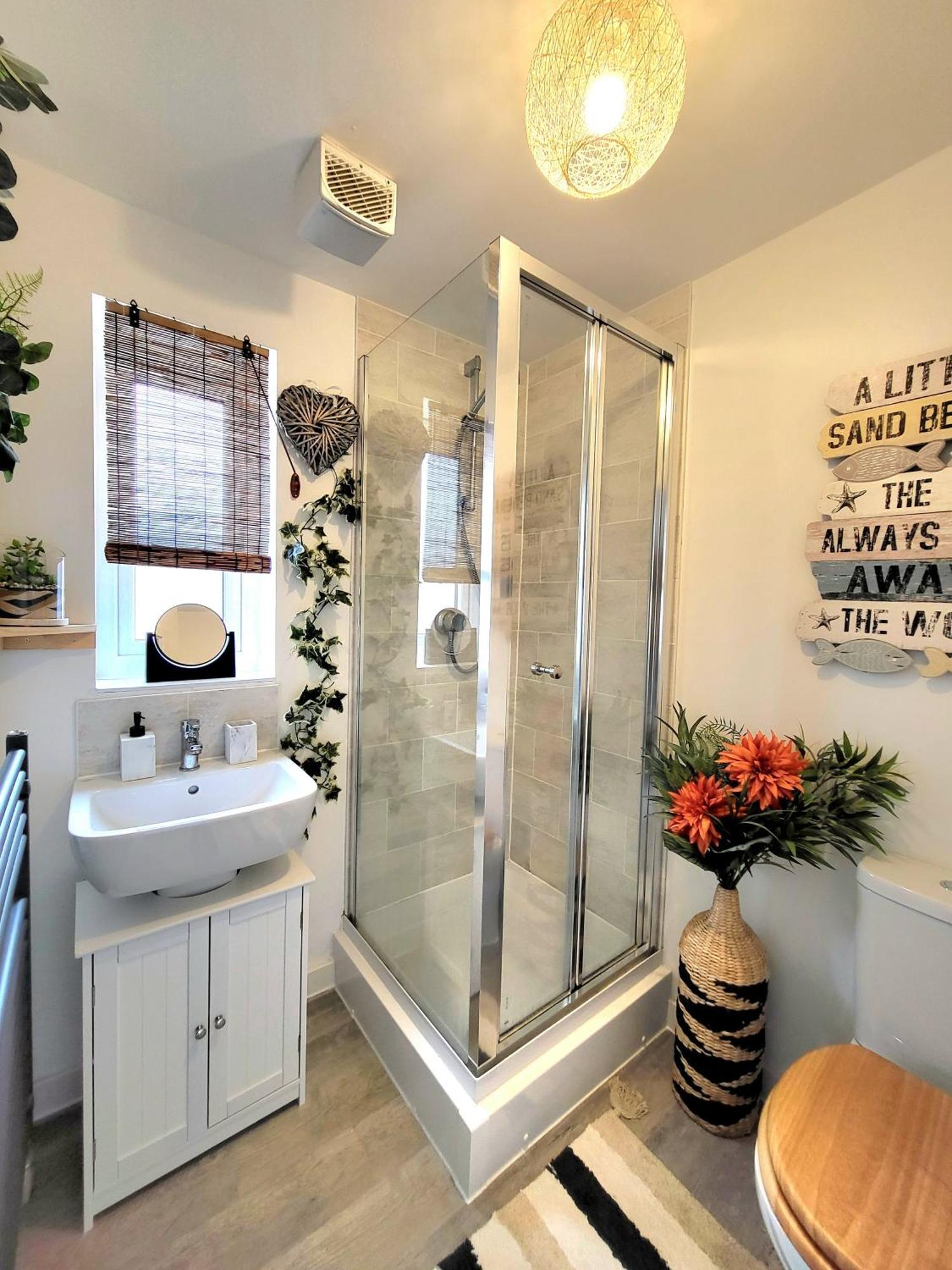 Seaside Beach Themed Home With Garden And Driveway ลิธึม เซนต์ แอนน์ส ภายนอก รูปภาพ